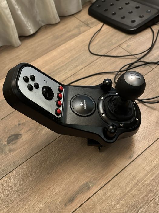 Logitech G27 в безупречно състояние