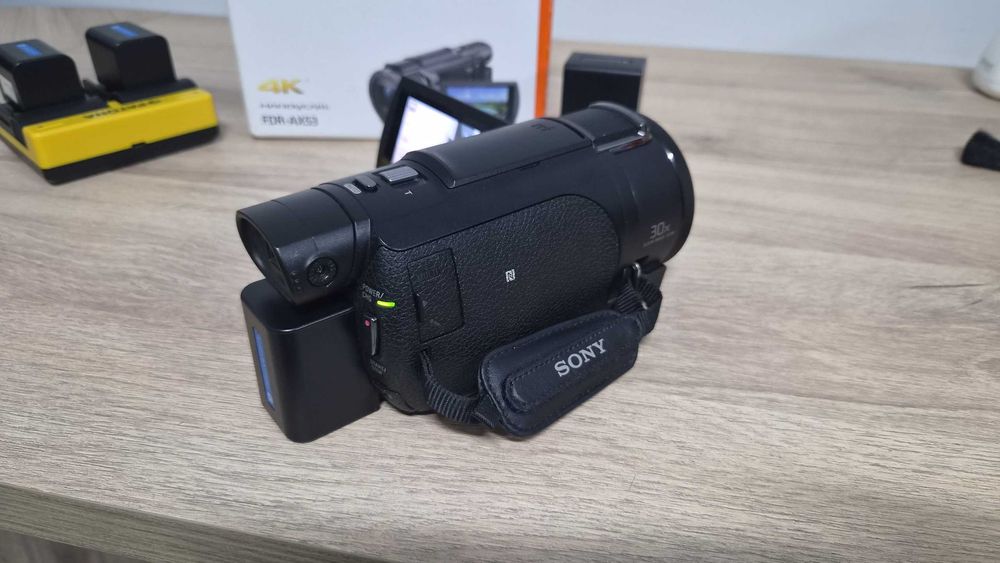 Sony FDR-AX53 4K Handycam + аксесоари