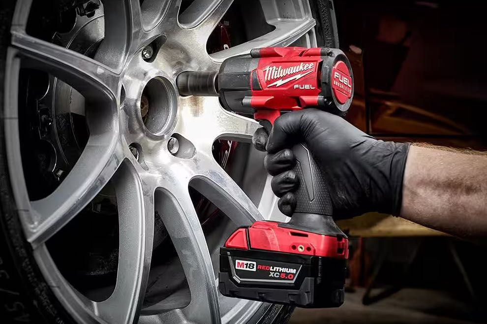Milwaukee M18FUEL MidTrq 1/2 in. ImpactWrench