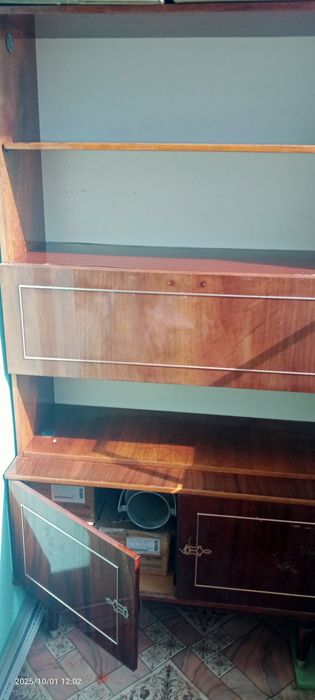 Отдам даром - сервант.