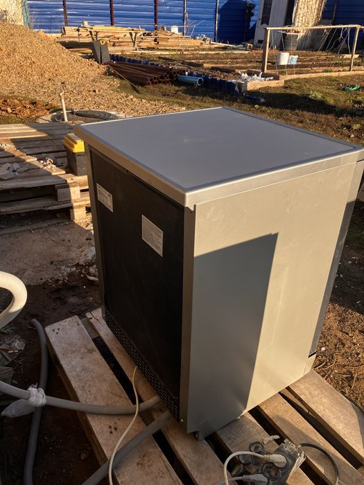 Продам посудомоечную машину