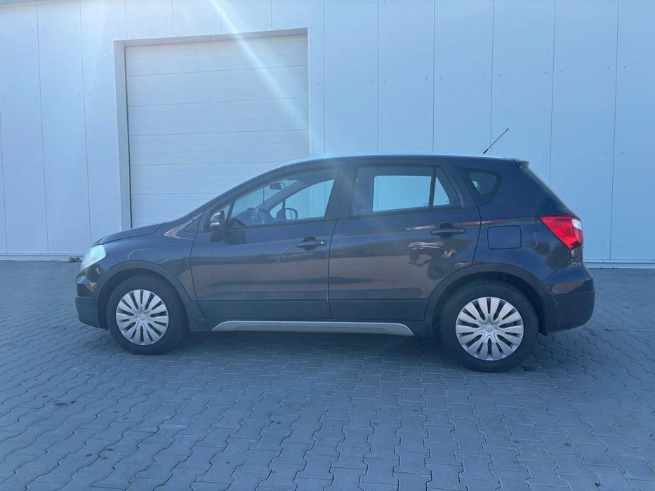 Mașina de familie Suzuki SX4 S-cross, bine intreținut