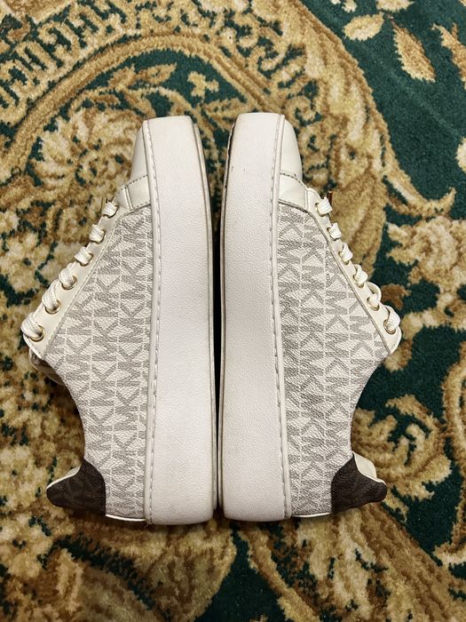 Продаю кроссовки Michael Kors