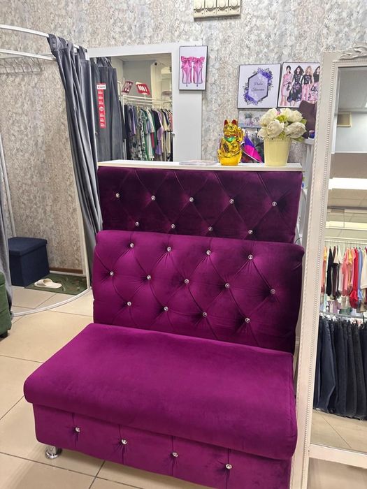 Продам манекен, зеркало, диванчик, стойки