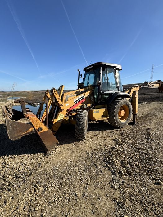 Buldoexcavator Case 580 Ranger impecabil  5700 ore de functionare