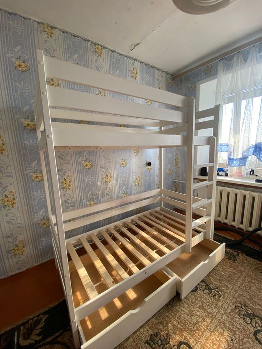 Двухъярусная кровать