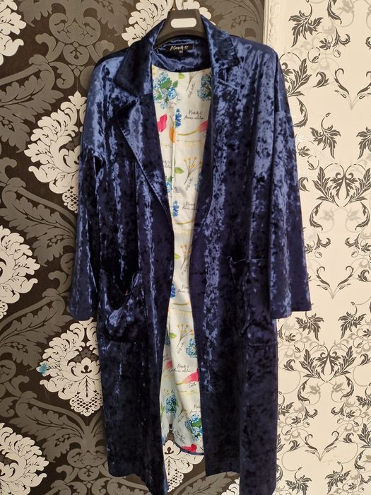 Продаётся верхняя одежда