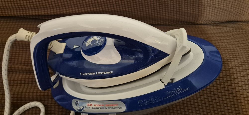 Statie de calcat TEFAL Express Compact SV7112E0, 2600W - Defecta / Cititi descrierea