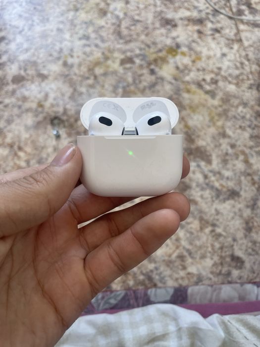 Продаю наушник отлично работает