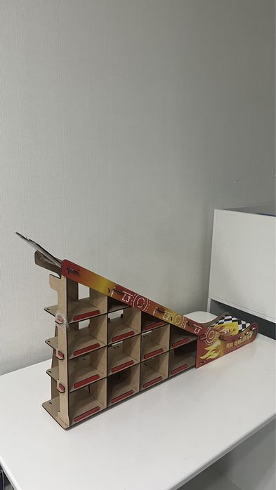 Горка для машинок, парковка