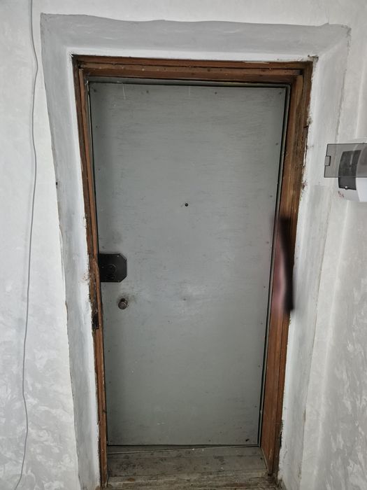 Продам входную дверь