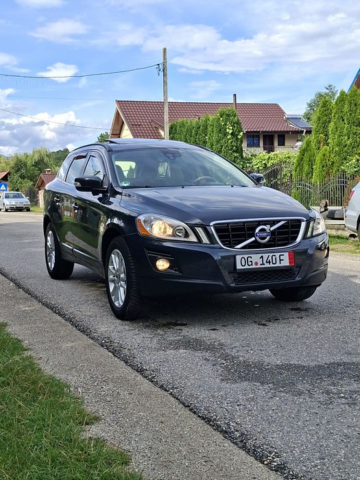 VOLVO XC 60 MOMENTUM * D5 * Cutie de viteze Automată * Panoramic * Bliss * 4 x 4* Vopsea originală * Piele Crem * Navigatie * Tempomat * Import 1 ZI*