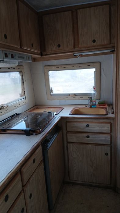 Продавам кемпер пежо 290В