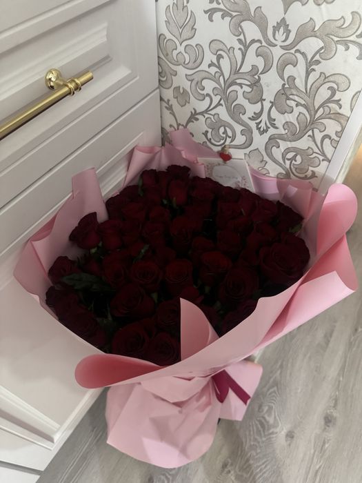 Длинные,красные розы 51шт