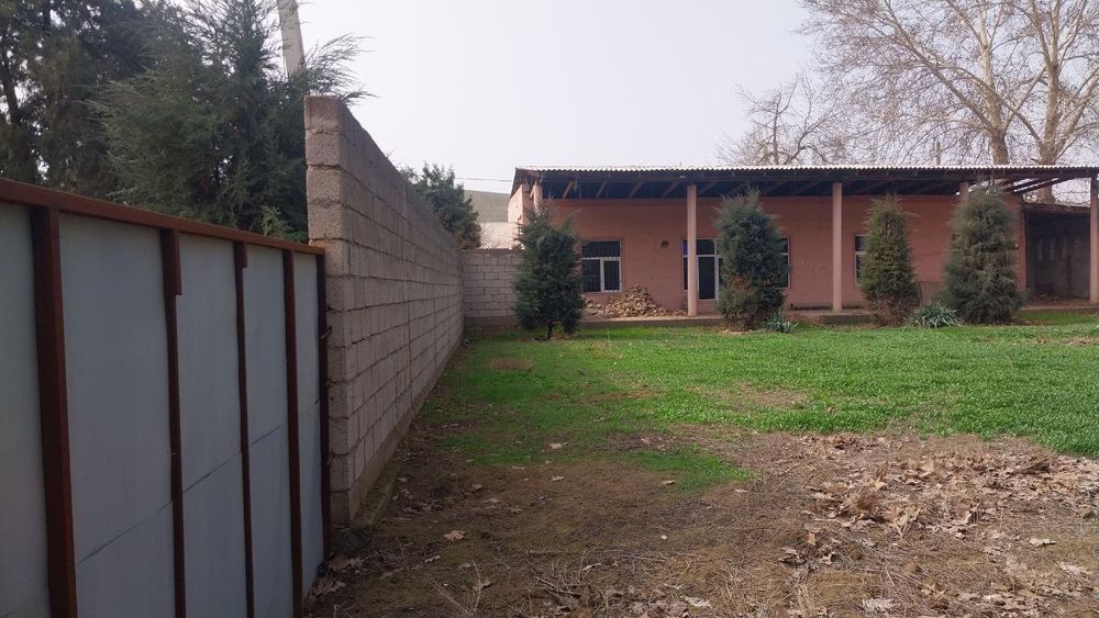 Tadbirkorlik va yashash uchun 10 sutuģ er maydoni va 4 xonali bino