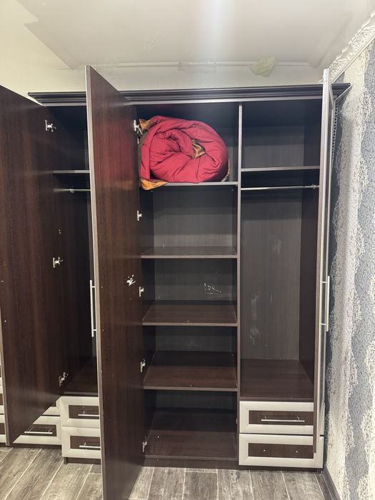 Продам шкаф с комодом