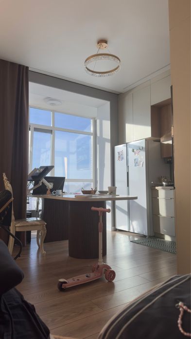 Большой обеденный  стол