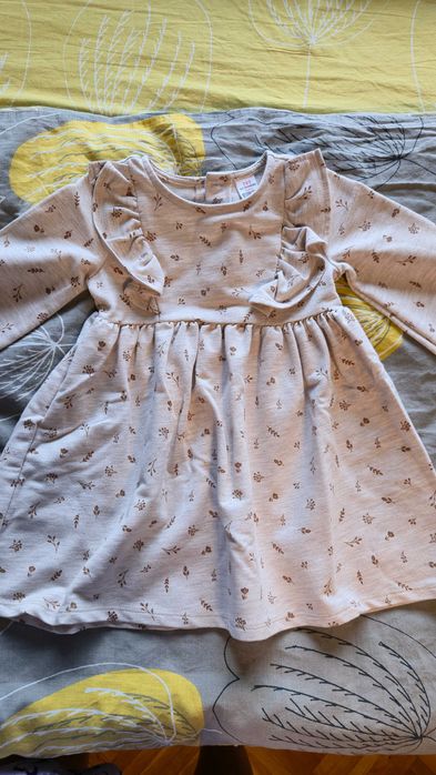 Детска рокля с дълъг ръкав