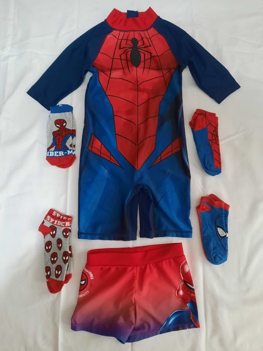 Vând haine Spiderman copii