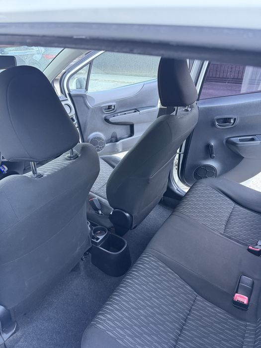 Toyota yaris , an 2012 , masina personala de 5 ani