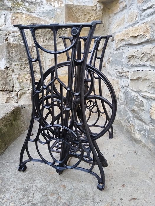 Стара Немска Основа От Шевна Машина / KOHLER.