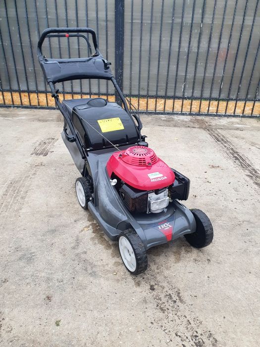 Masina de tuns iarba gazon Honda HRX426