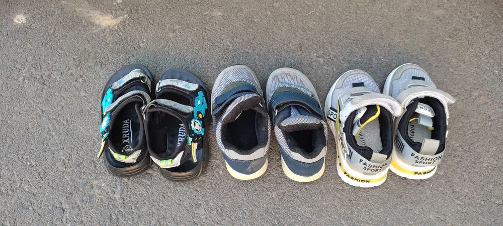 Детские кроссовки для мальчика в отличном состоянии размер 24