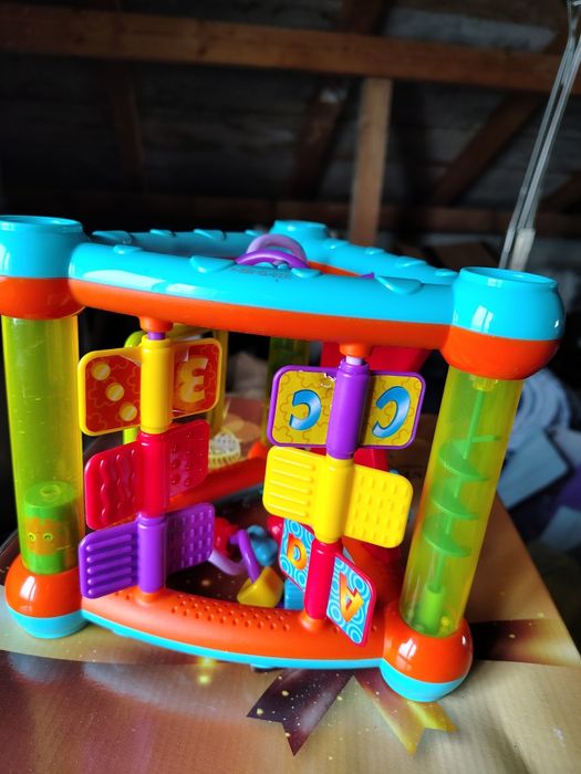 Jucarie bebelusi Minibo, Triunghi cu activitati