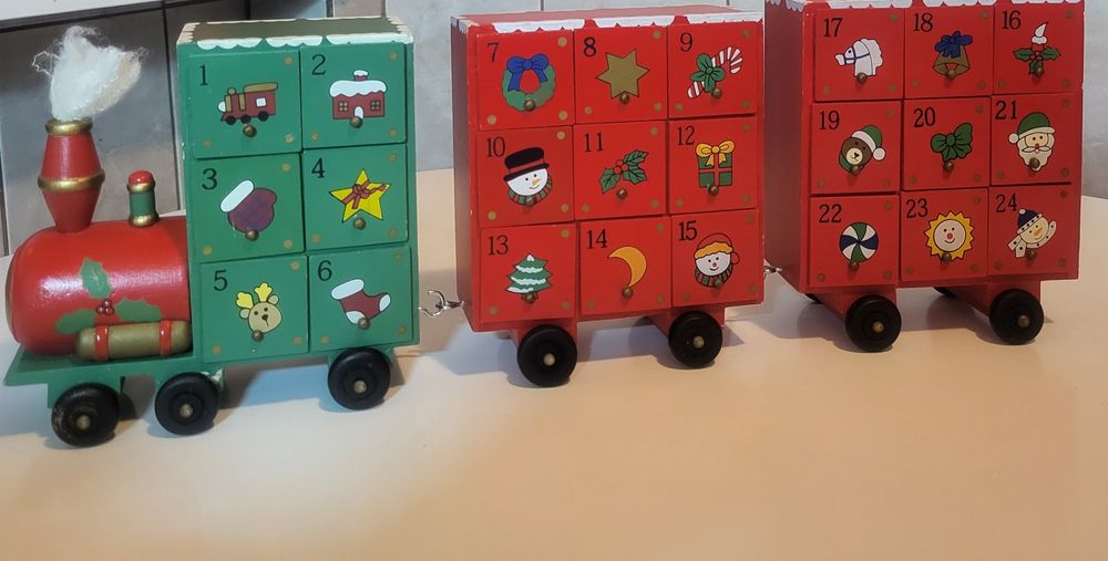 Decoratiune Craciun din lemn  sub forma de trenulet