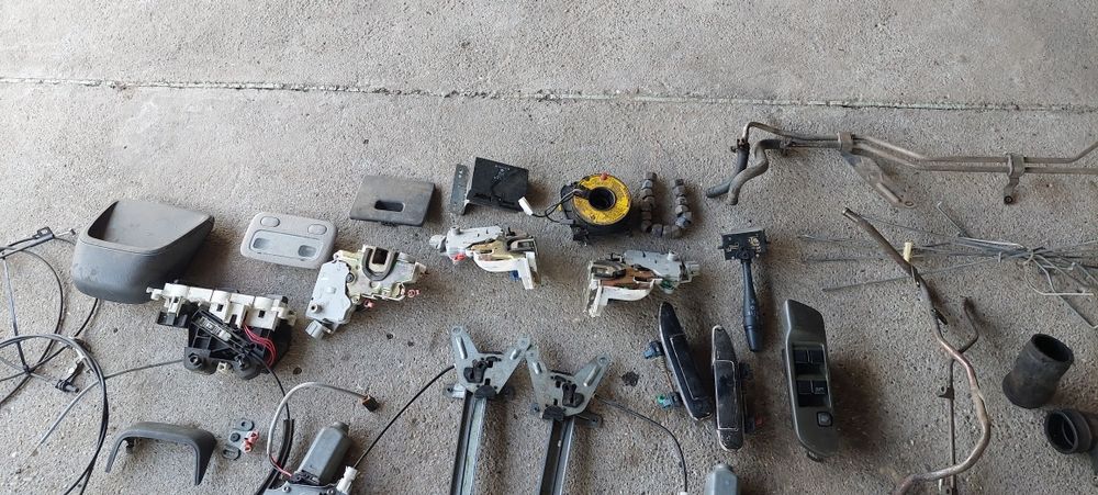 Части от nissan primera p 11 2.0 td