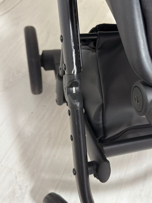 Carucior negru Anex E-Type 2in1 + Scoica Cybex Aton 5