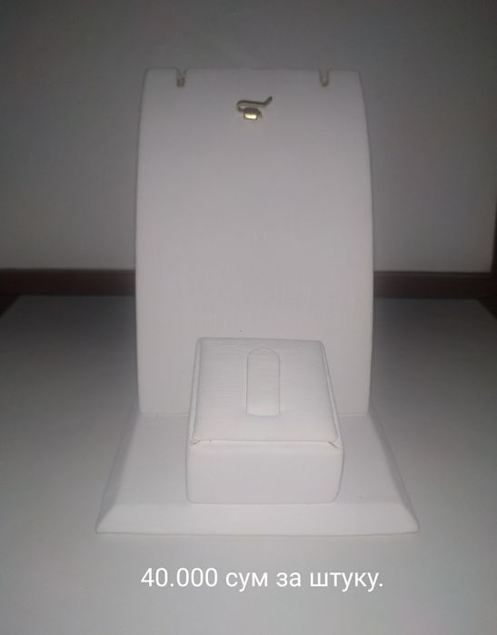 Много разных футляров для всех ювелирных изделий