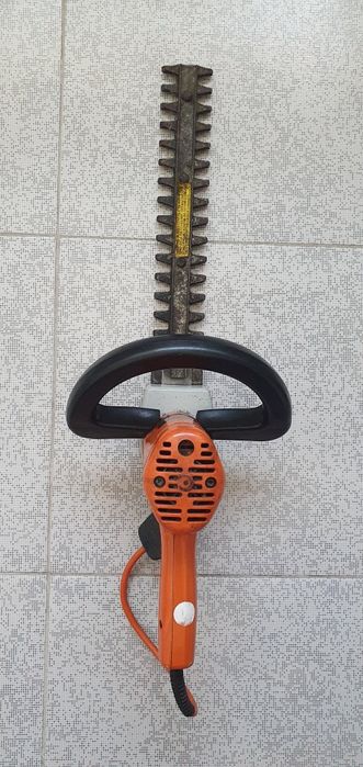 Тример Black & Decker за жив плет на ток