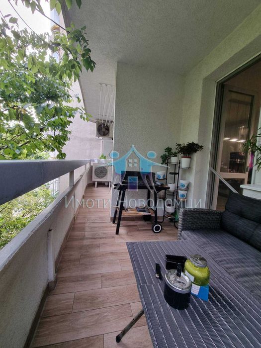 Тристаен, Шумен, Център