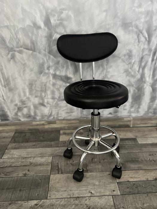 Scaun hidraulic cu spatar si roti Negru Pentru salon Cosmetica
