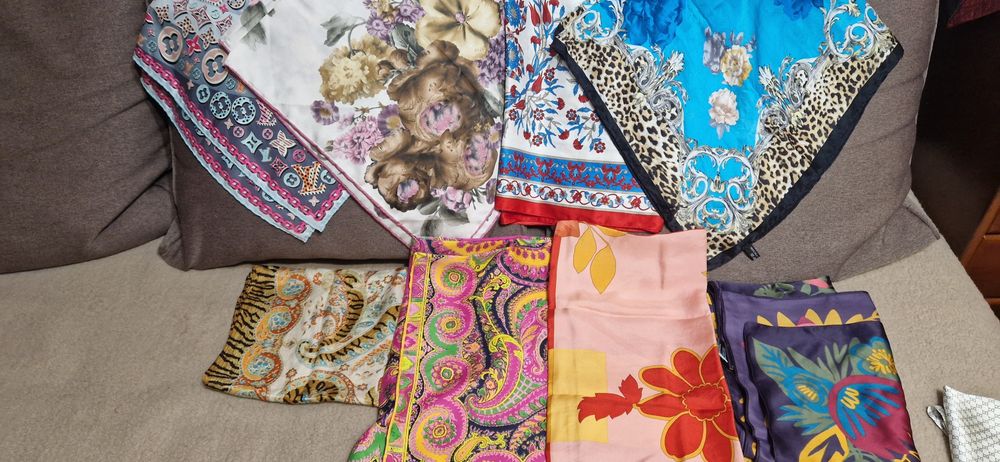 Шёлковые платки.