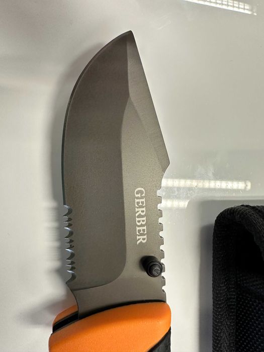 Продавам нож - Gerber Assassin's Creed