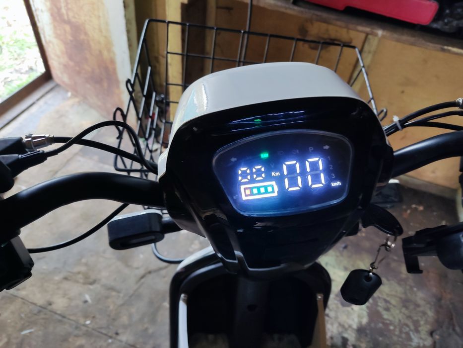 Электроскутер SK8