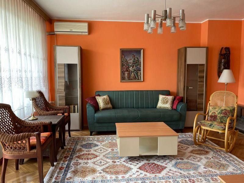 Дава се под наем Тристаен апартамент в София, Гео Милев - 100 кв.м за 797.64 € - Снимка #1