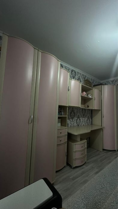Продам Гарнитур в комнату