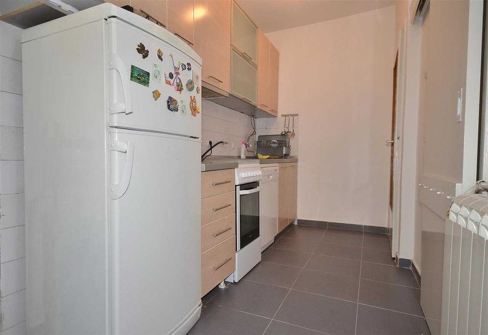 Дава се под наем Тристаен апартамент в Пловдив, Изгрев - 87 кв.м за 300.9 € - Снимка #9