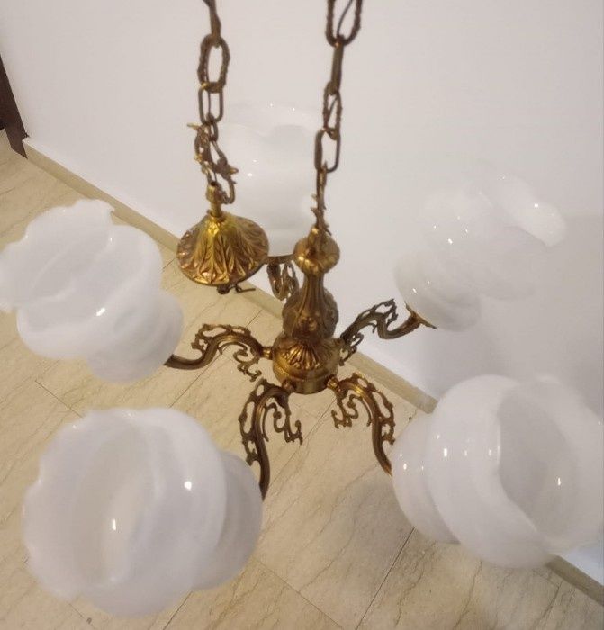 Spectaculos candelabru din bronz 5 brațe cu abajururi din sticla ,pies