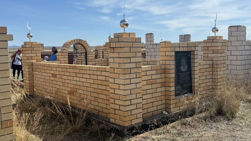 Бейт басын котеремиз . Стройм мазары