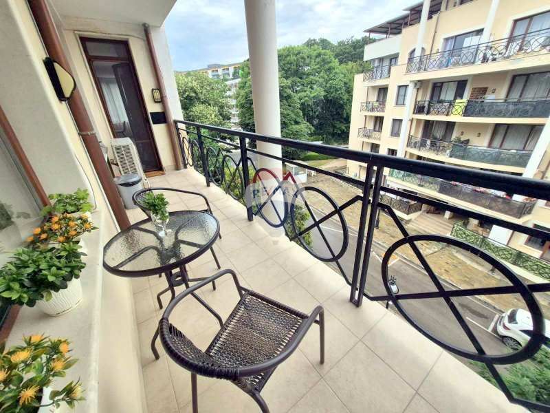 Продава се Тристаен апартамент в к.к. Златни пясъци - 118 кв.м за 1657 €/кв.м - Снимка #10