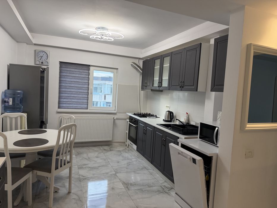 De inchiriat apartament 3 camere Parcul Tineretului
