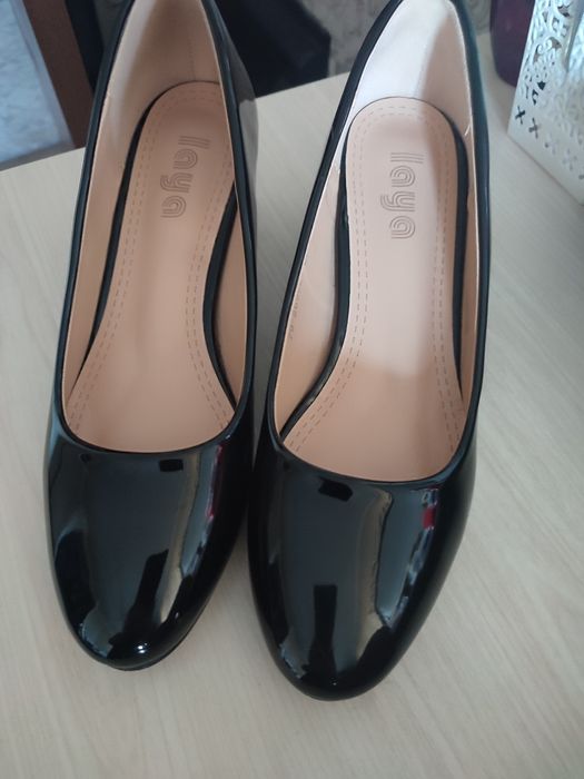 Продам женские туфли