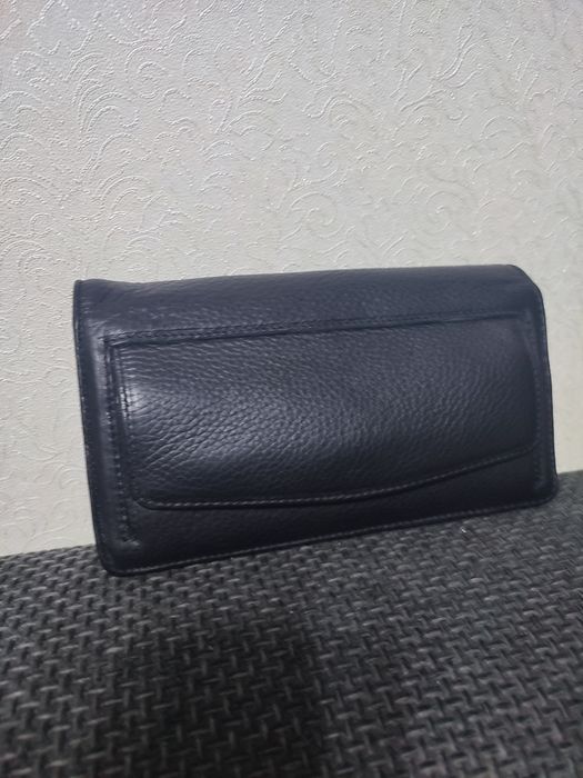 Продам кожаную барсетку.