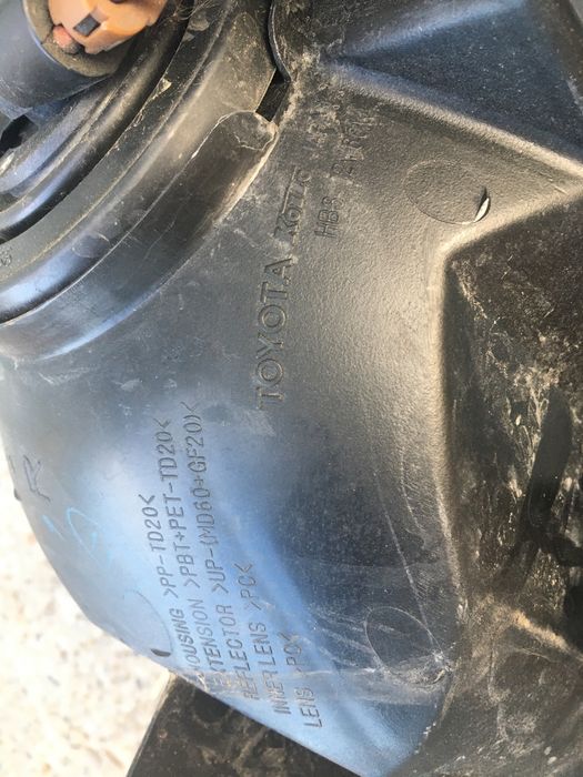 Faruri St/Dr Toyota Prius 3 2009-2012. Volan stinga. Originale.