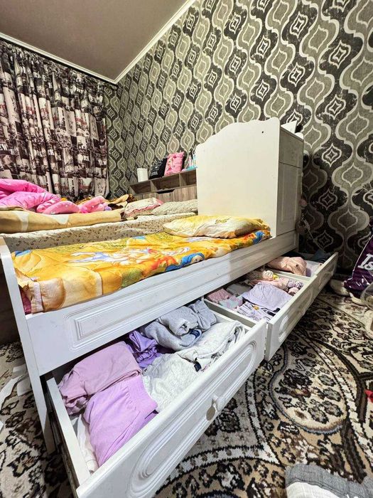 кровать детская .