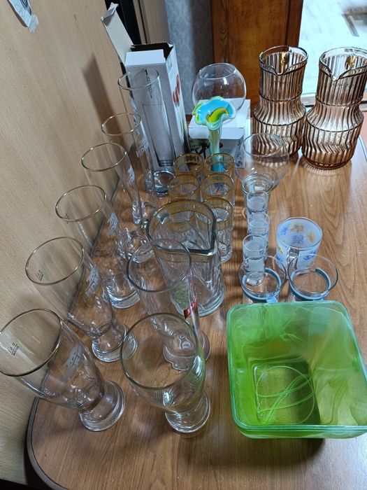 Продается стеклянная посуда, разная.